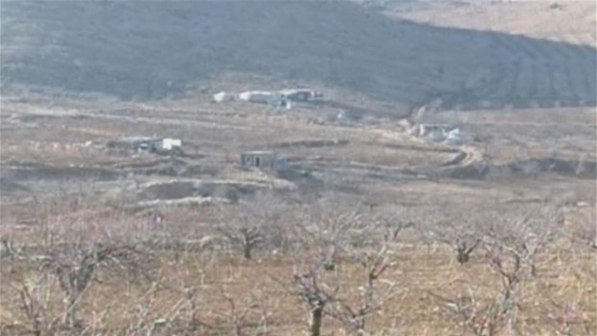داعش على الشريط الحدودي الذي يفصل بين لبنان وسوريا وعناصرها في كهوف