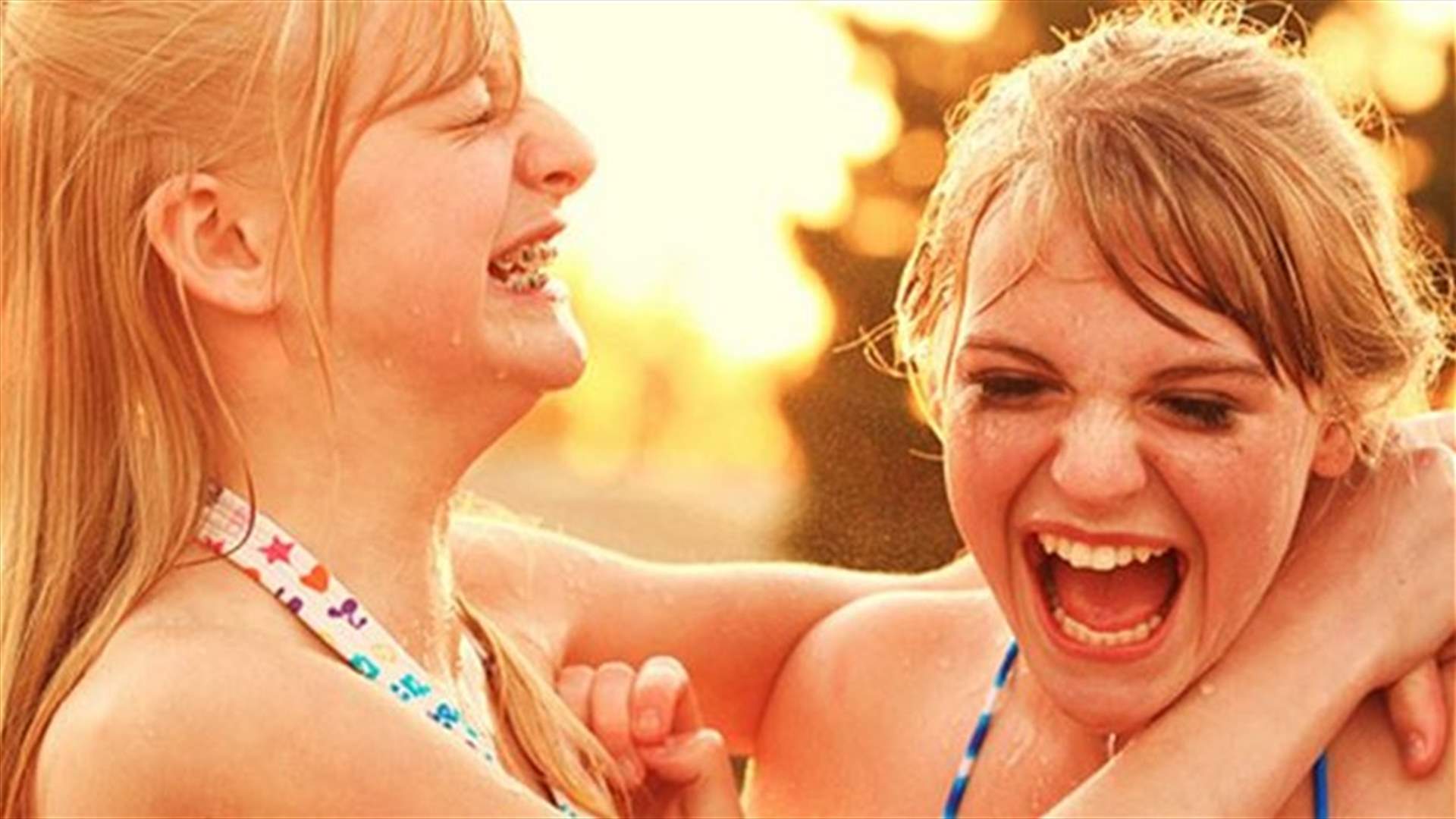 احتجاجاً على منعهن عن الضحك ... ضحكن