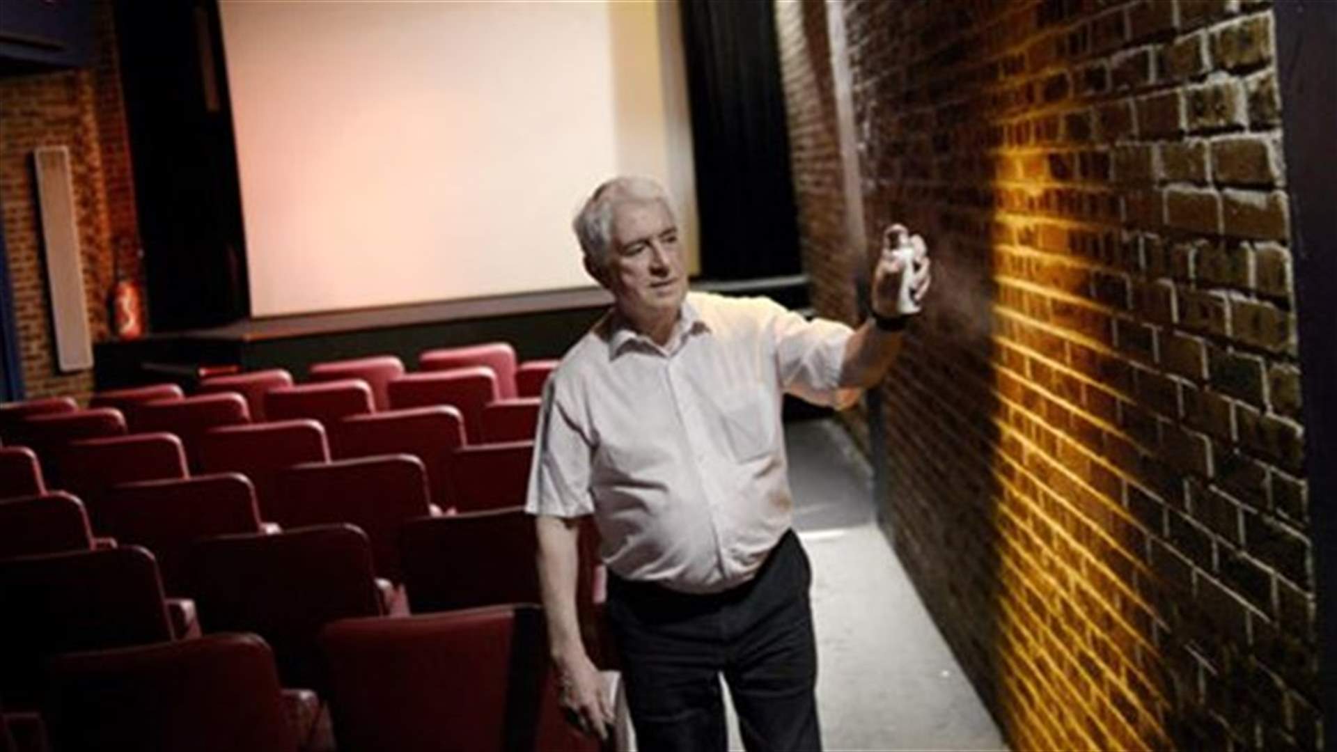 Paris porno cinema makes lone stand against the Web