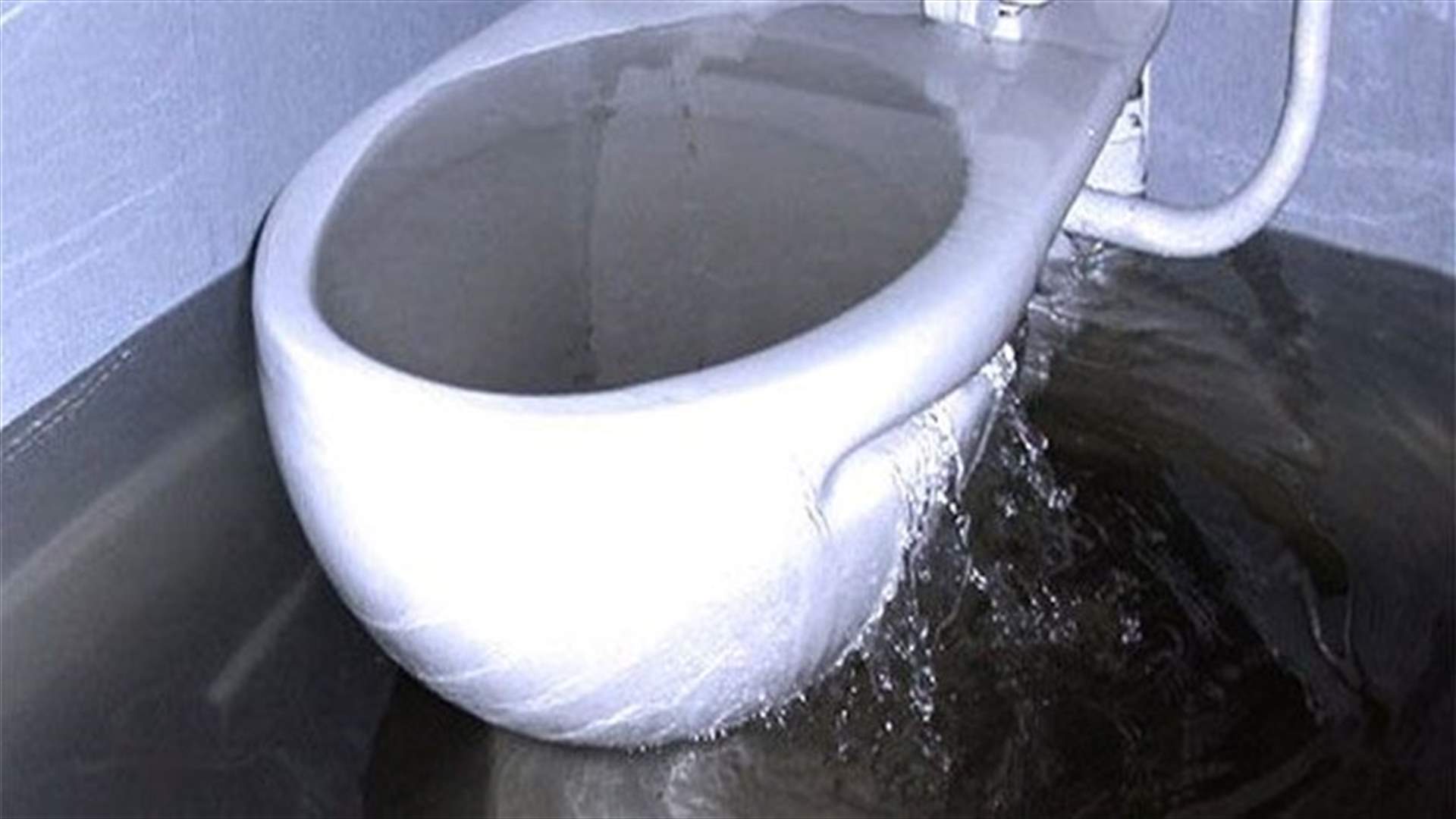 German teen floods club toilet in futile hunt for lost mobile phone