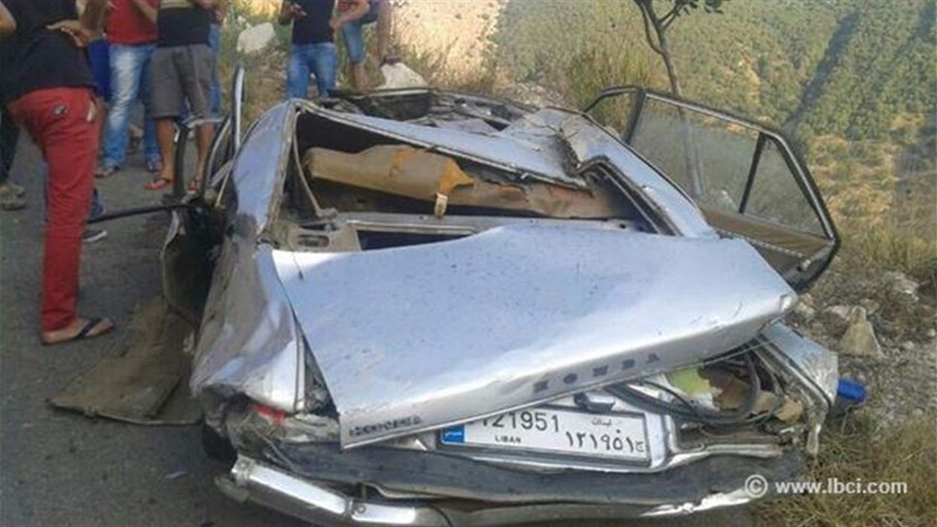 وفاة سائق وإصابة خطيبته اثر انقلاب سيارته