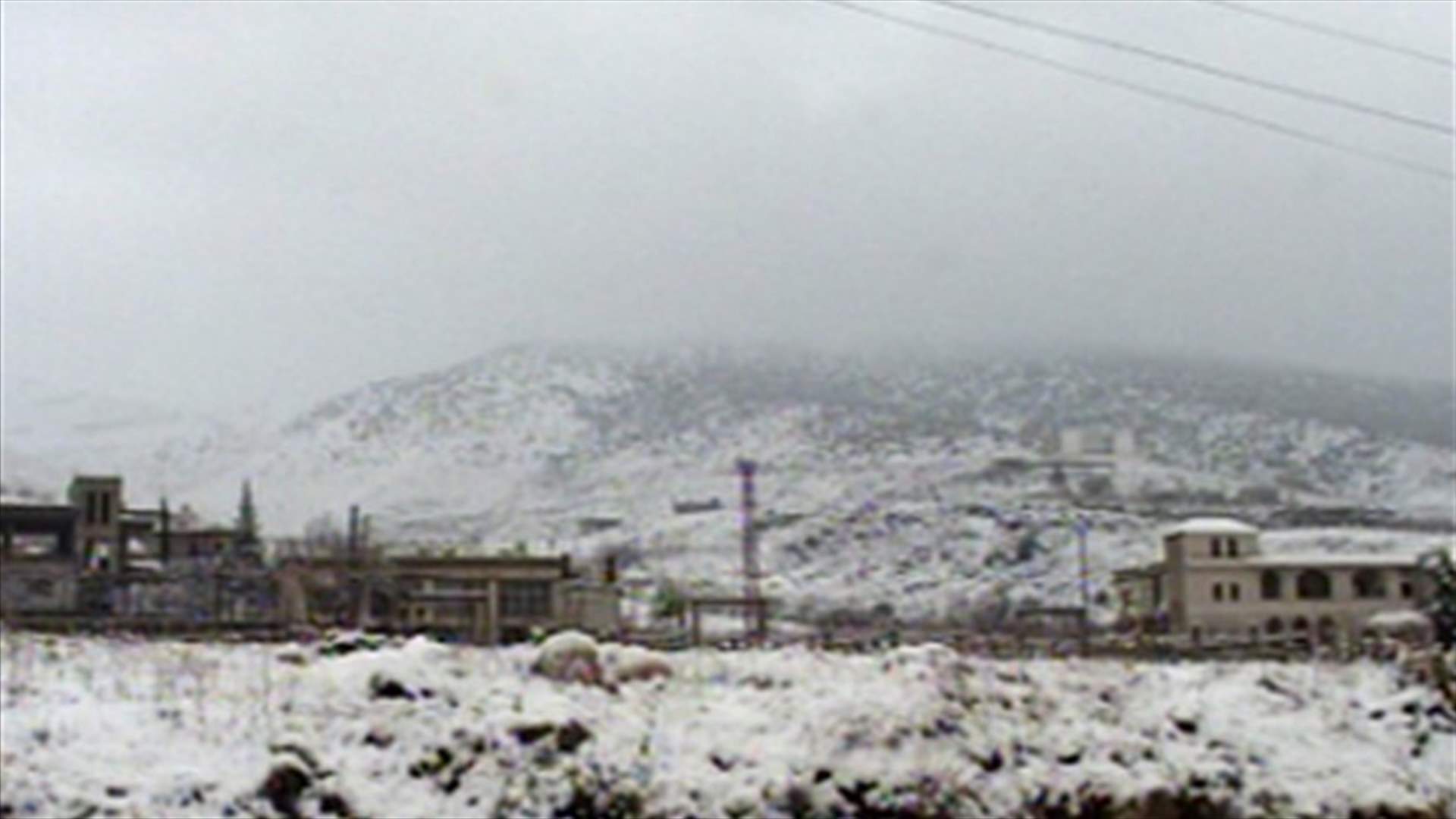 انحسار العاصفة ..والمناطق الجبلية بدت كبحر من بياض