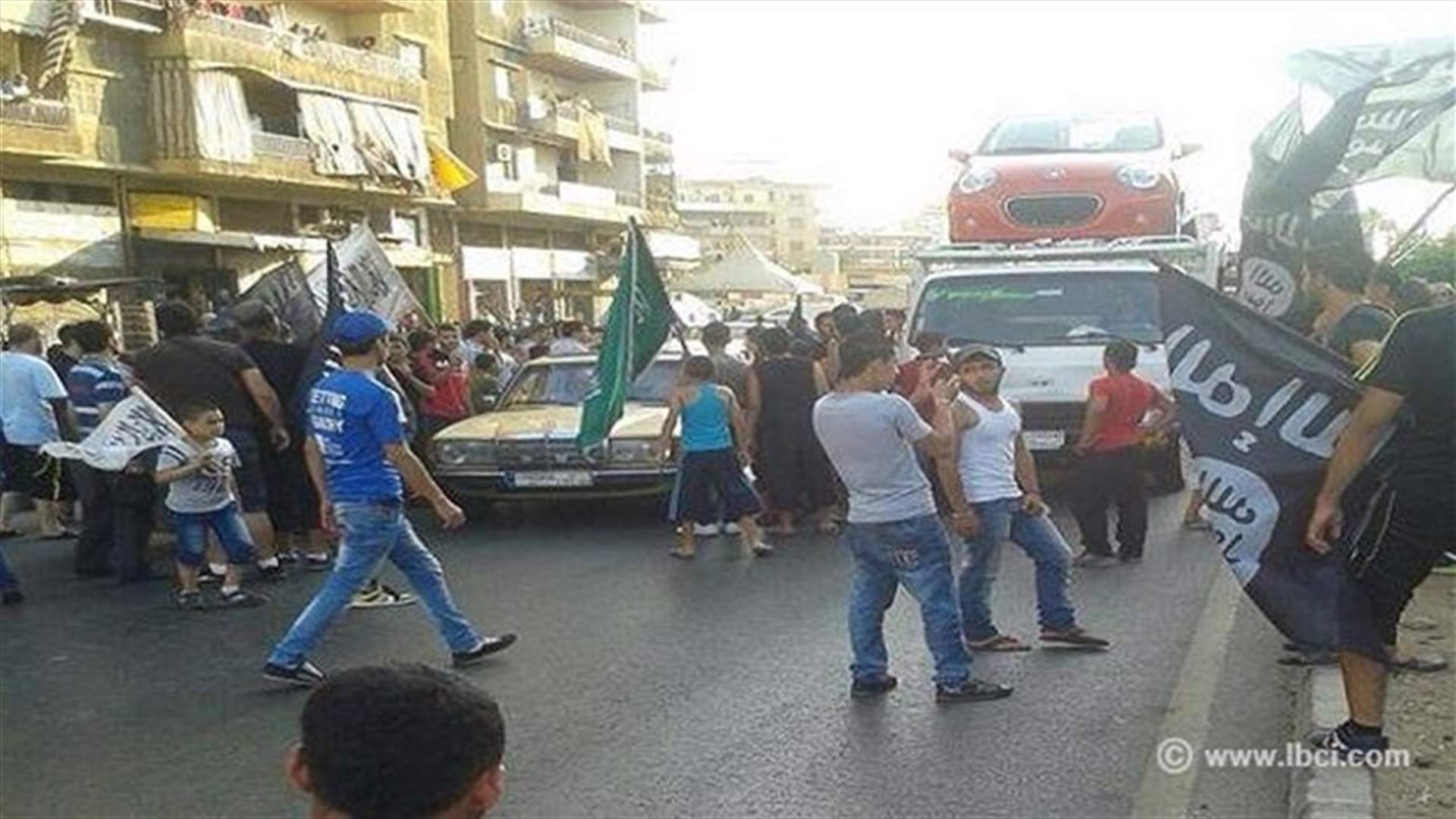 بالصور: الجيش يمنع المعتصمين في طرابلس من اقفال الطرقات 