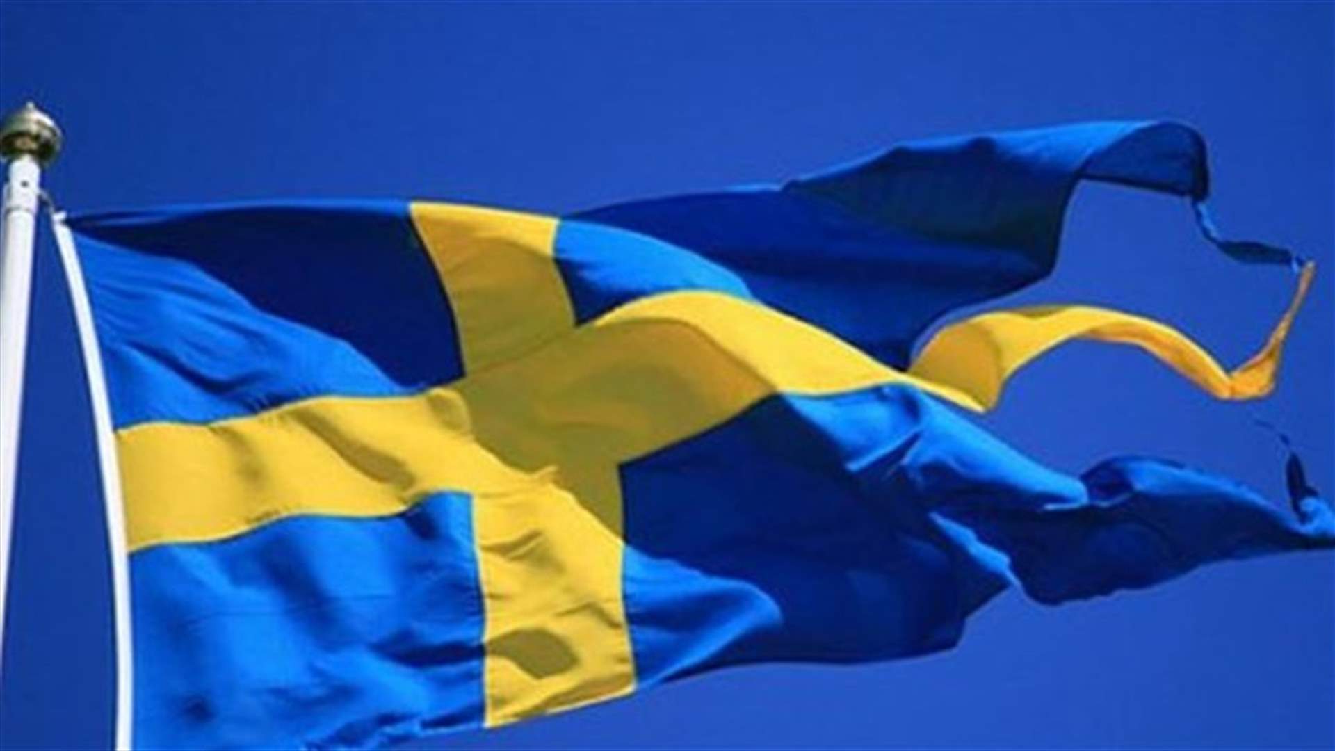 One dead, hundreds evacuated as Swedish forest fire rages