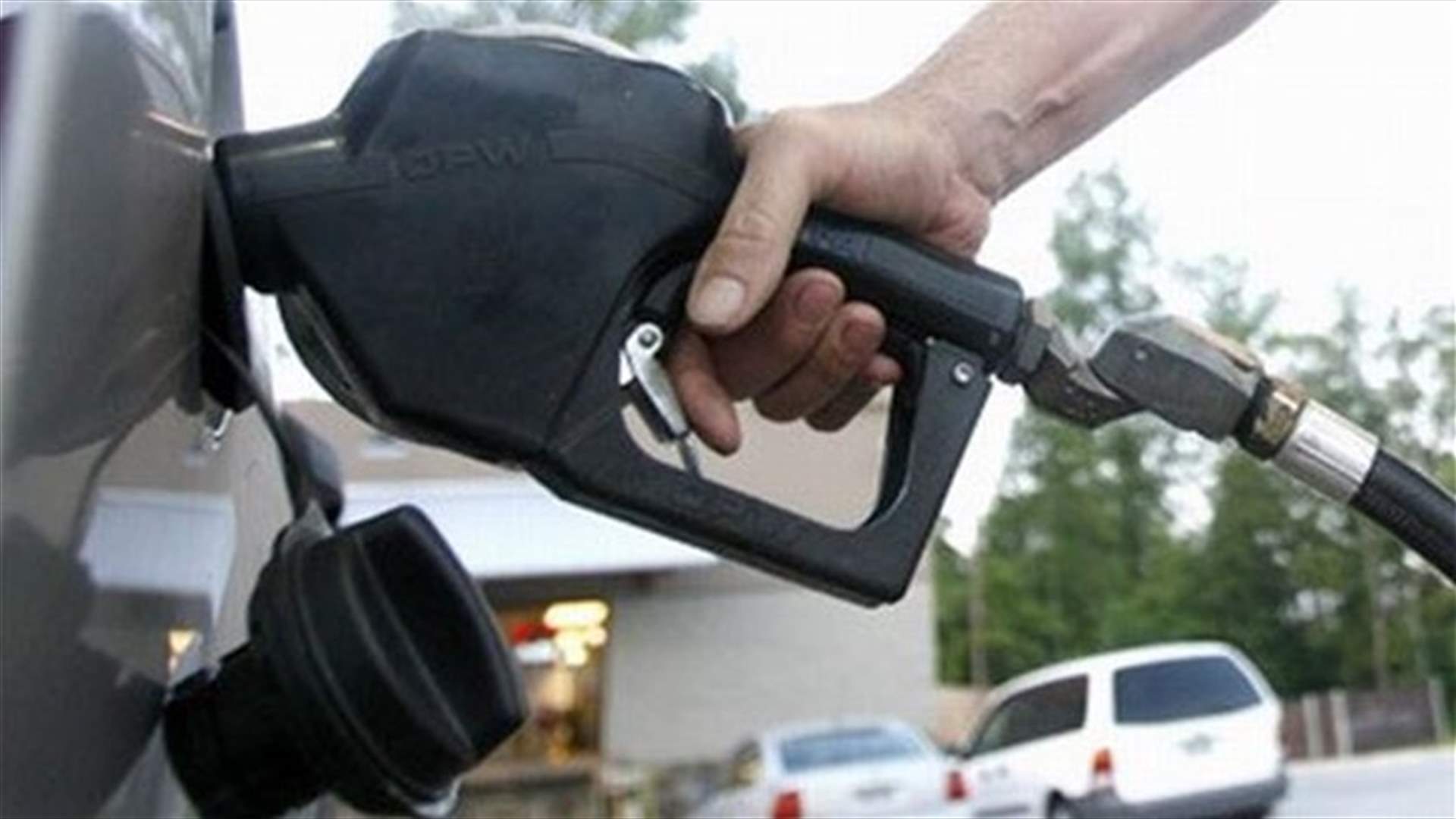 Price of gasoline drops 400 LBP