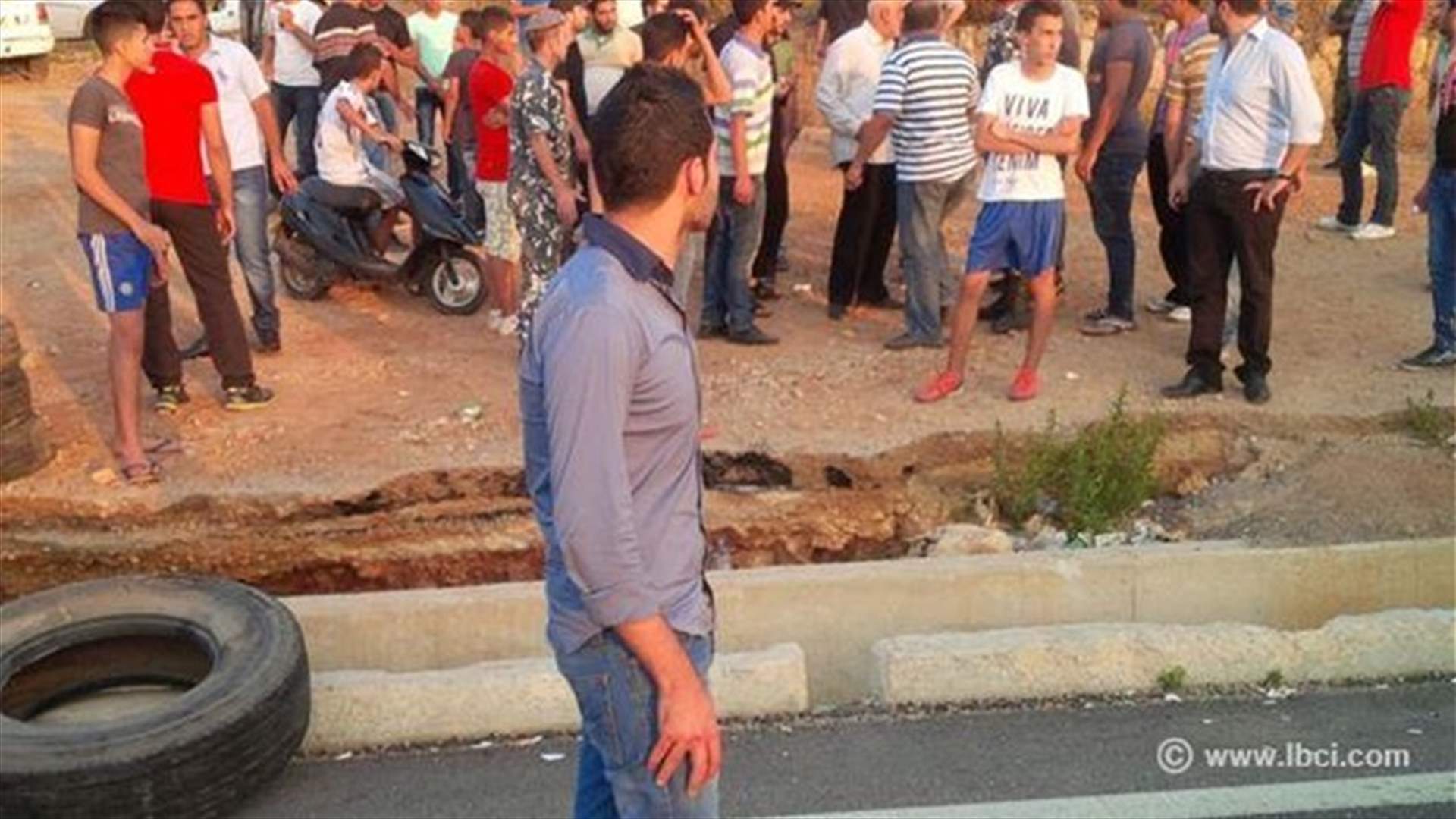 قطع عدد من الطرق احتجاجا على منع وصول المساعدات لأهالي عرسال