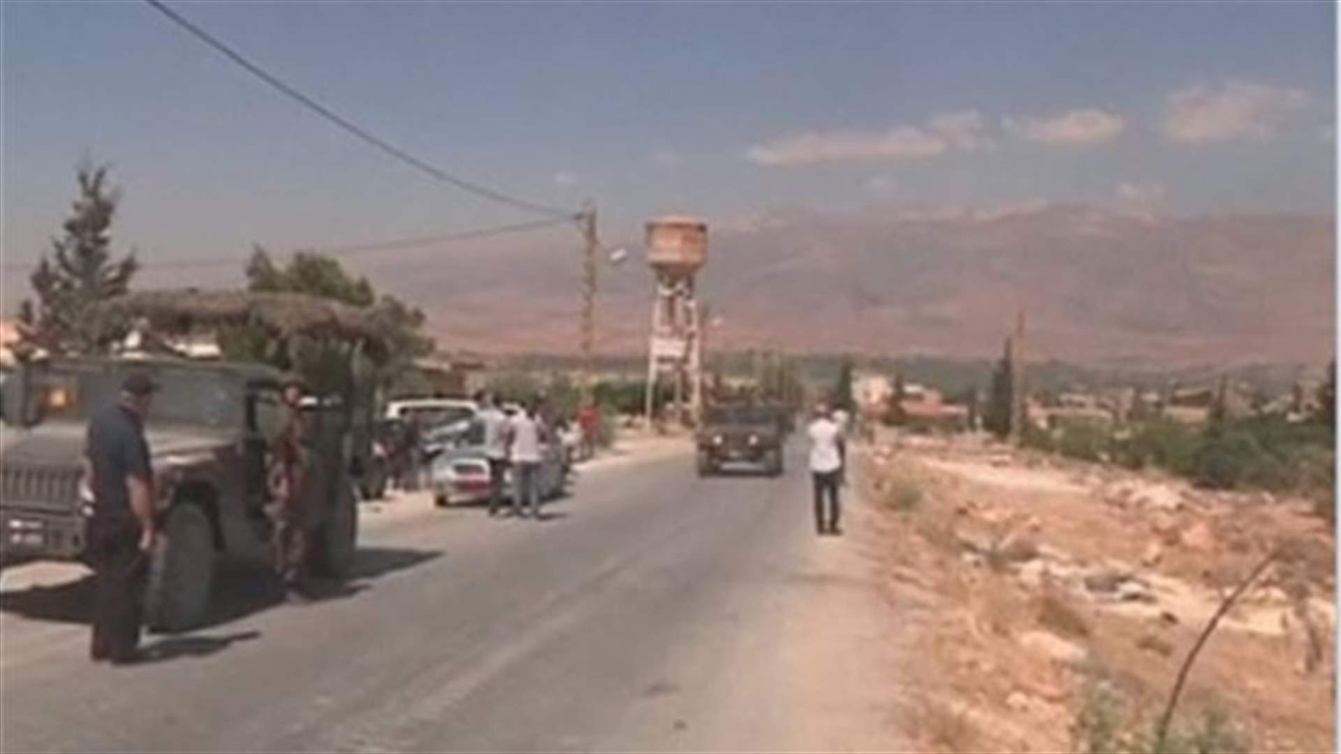 السفير: مغادرة النازحين السوريين من عرسال تمت بالتنسيق مع الجيش