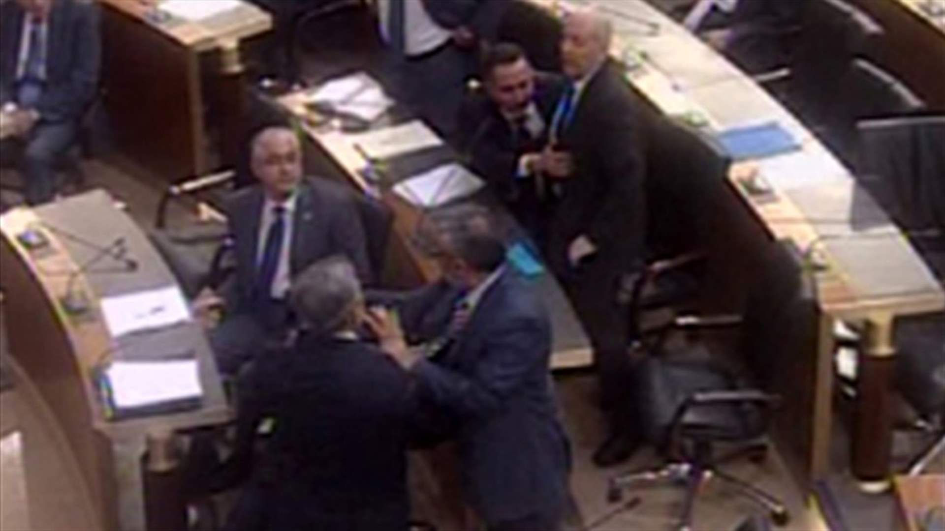 منح حكومة ميقاتي الثقة بغالبية 68 صوتا