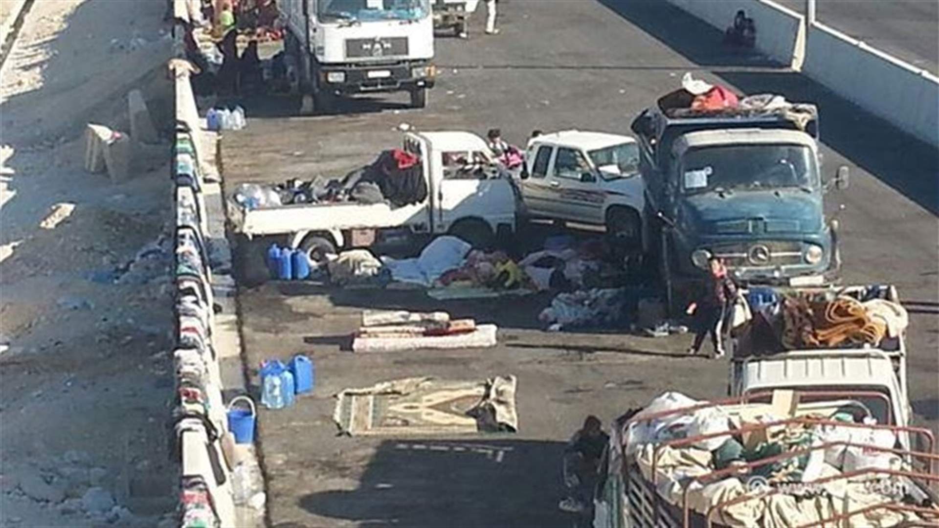 Syrian refugees fail to enter into their country