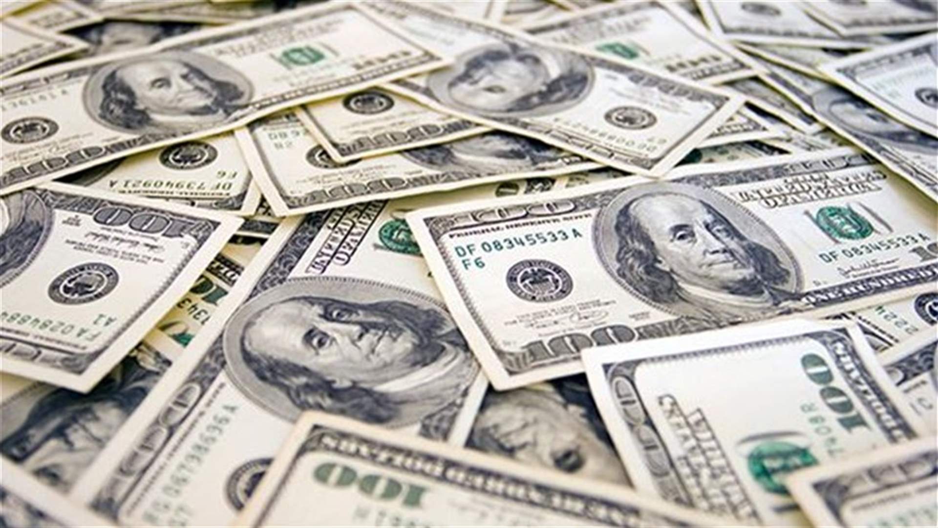 أخفت آلاف الدولارات في ملابسها على أمل تهريبها للفلبين