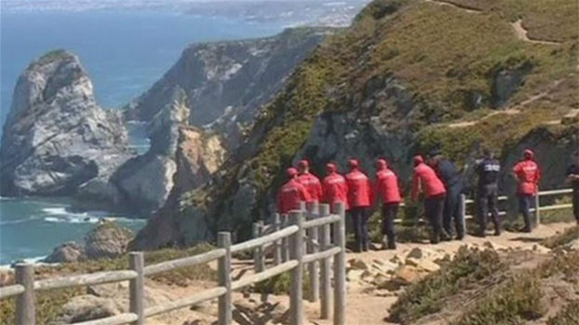 Polish couple taking selfie die in cliff fall       