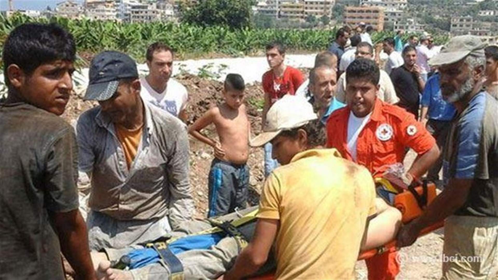 اصابات جراء انهيار جزء من جسر يربط صور ببيروت 
