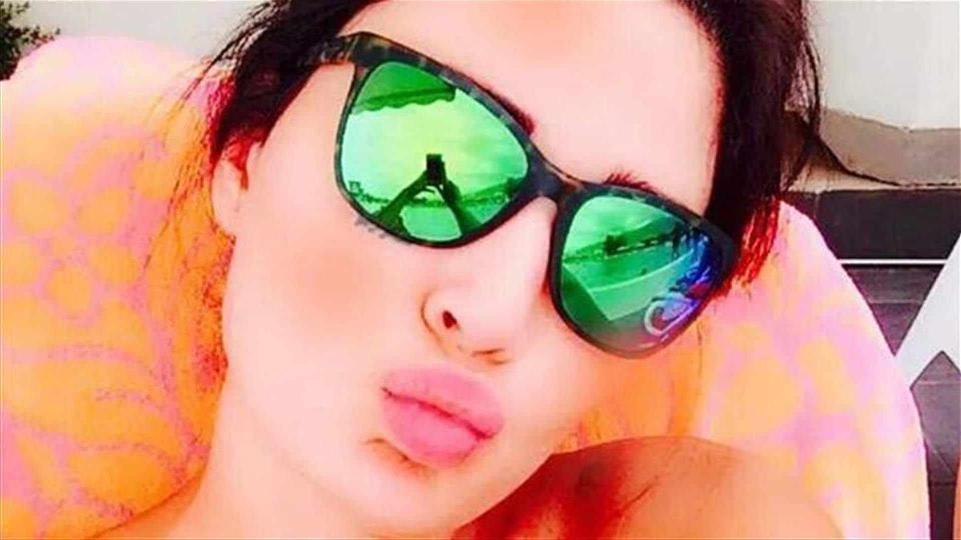 سيلفي مع قبلة من سيرين عبد النور إلى معجبيها