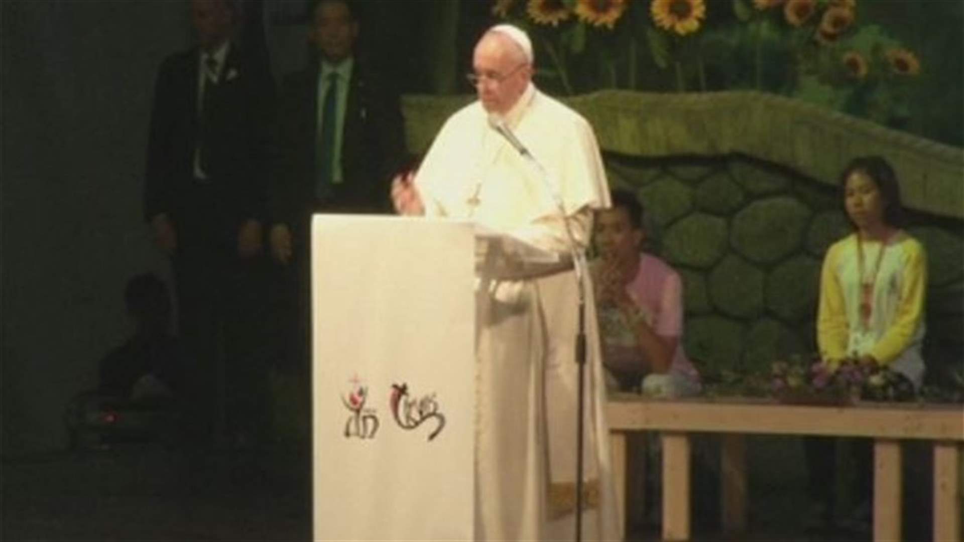 Pope Francis denounces wealth gap in open-air Seoul mass