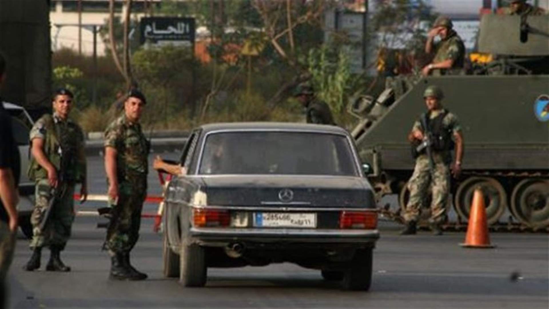 اطلاق نار على سيارة لم تمتثل الى حاجز للجيش في طرزا