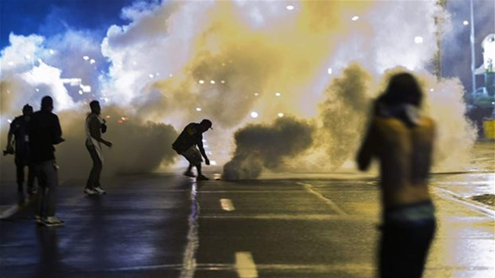 Gunfire heard as police scatter Missouri shooting protesters
