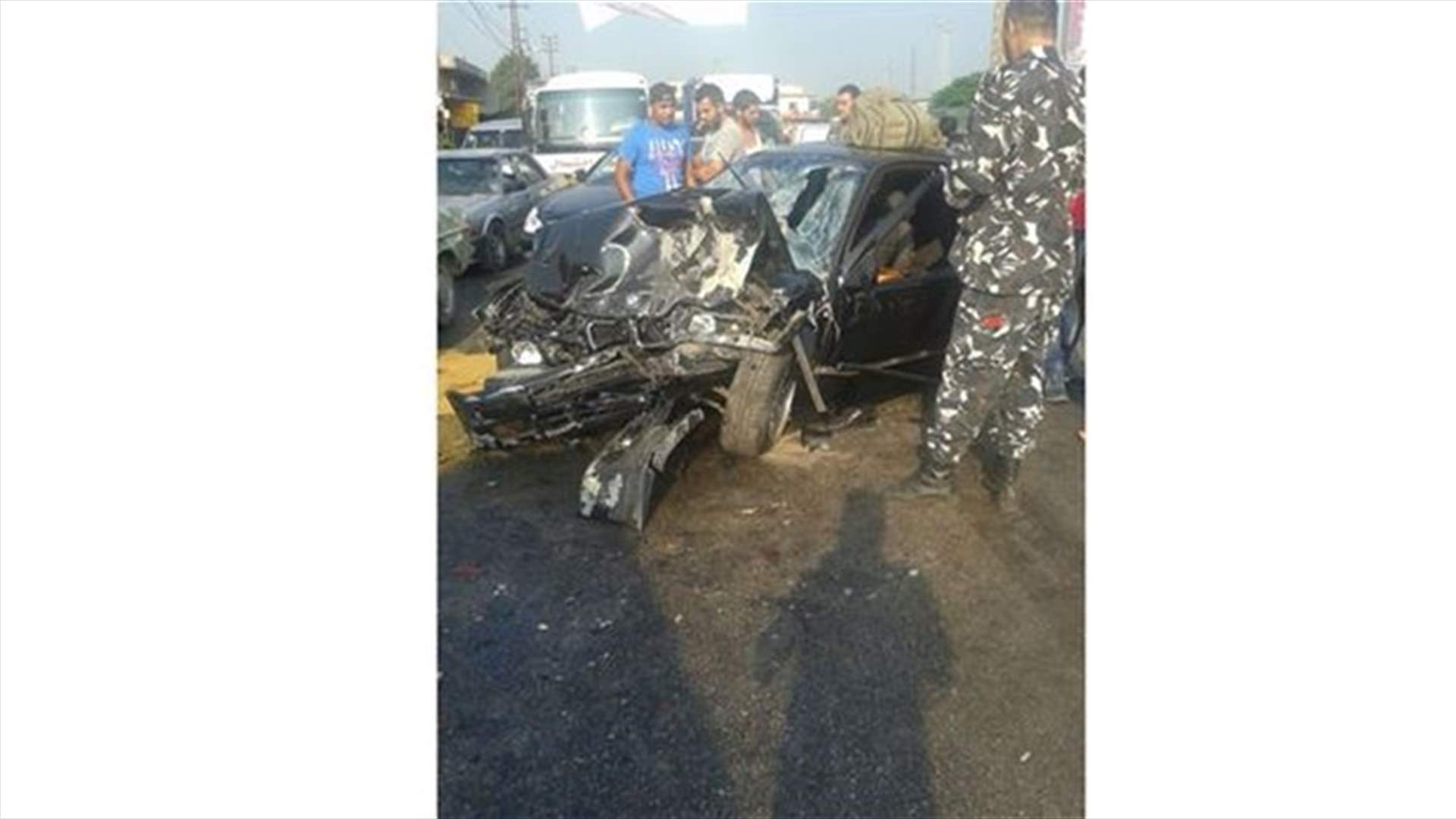 بالصور..جرحى بحادث سير على طريق عام عرقة