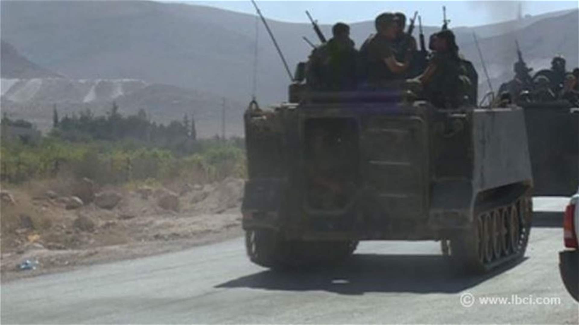 IS detains 11 LAF soldiers while al-Nusra Front detains 3 LAF soldiers and 15 ISF members