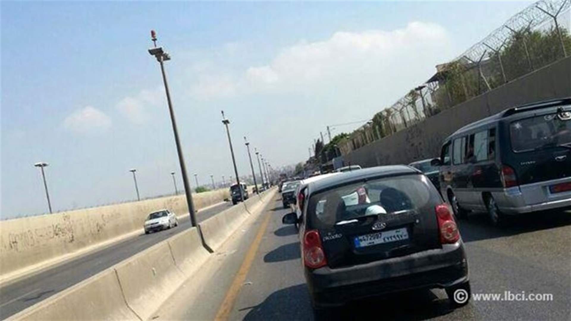 زحمة سير خانقة من خلدة باتجاه المدينة الرياضية