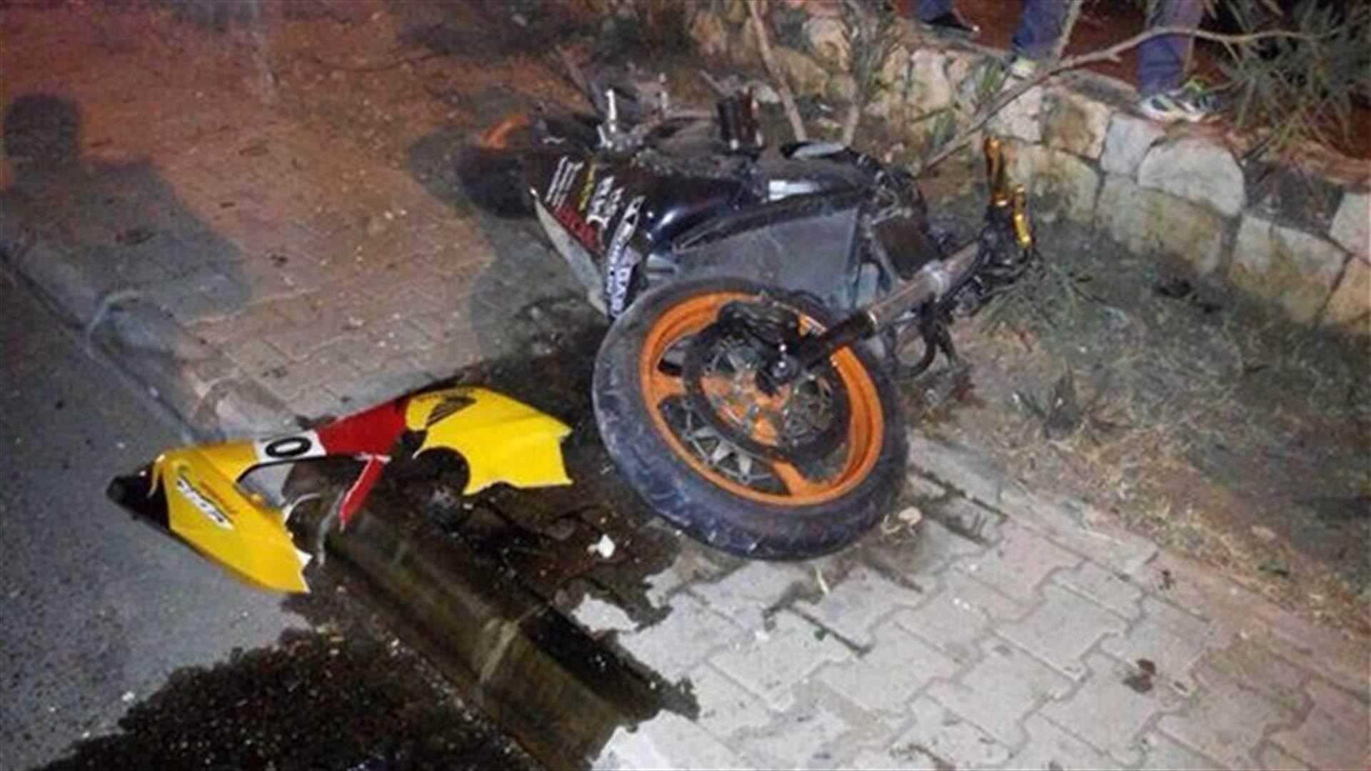 قتيلان بحادث تصادم سيارة بدراجة نارية على اوتوستراد نهر ابراهيم