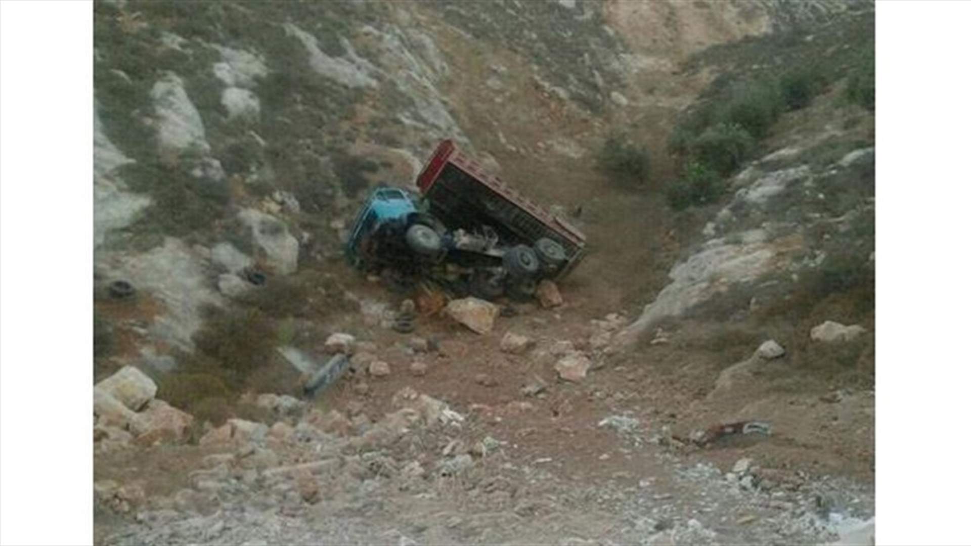 انقلاب شاحنة في الخيام