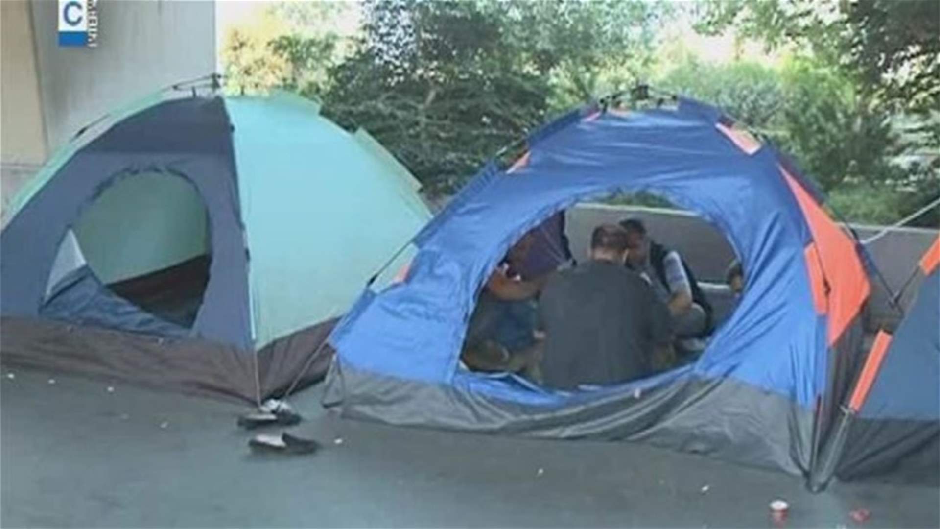 REPORT: EDL contract workers continue their sit-in, meet with Minister Azzi