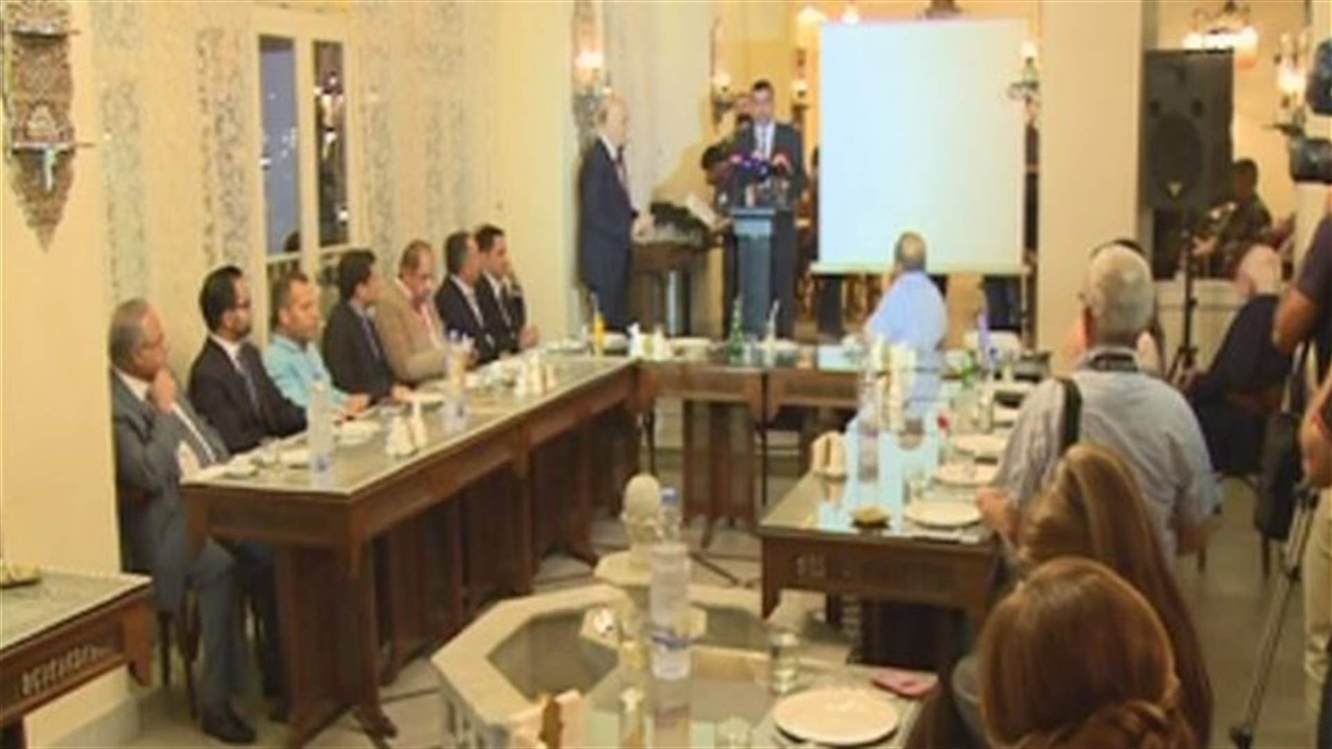 قيادة الجيش كرمت الاعلام