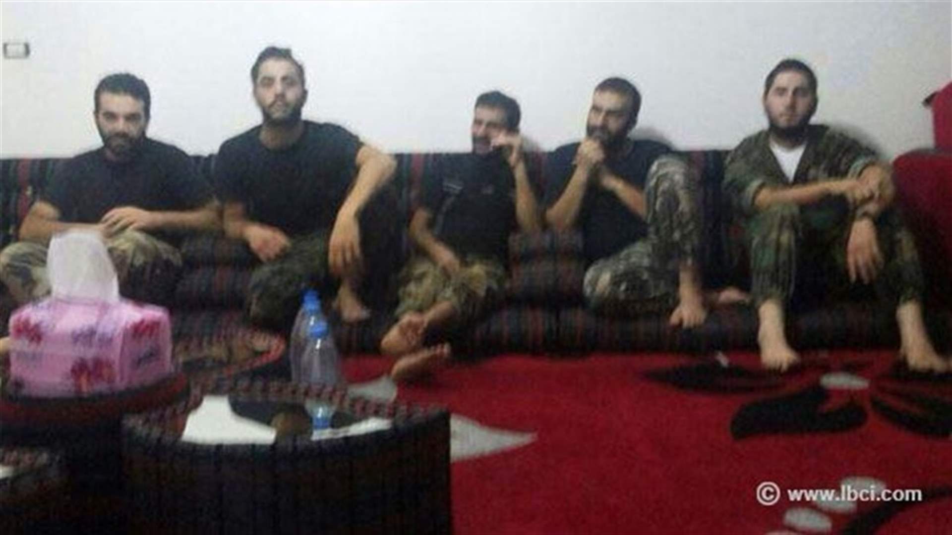 بالصور - الافراج عن 5 من العسكريين المخطوفين 