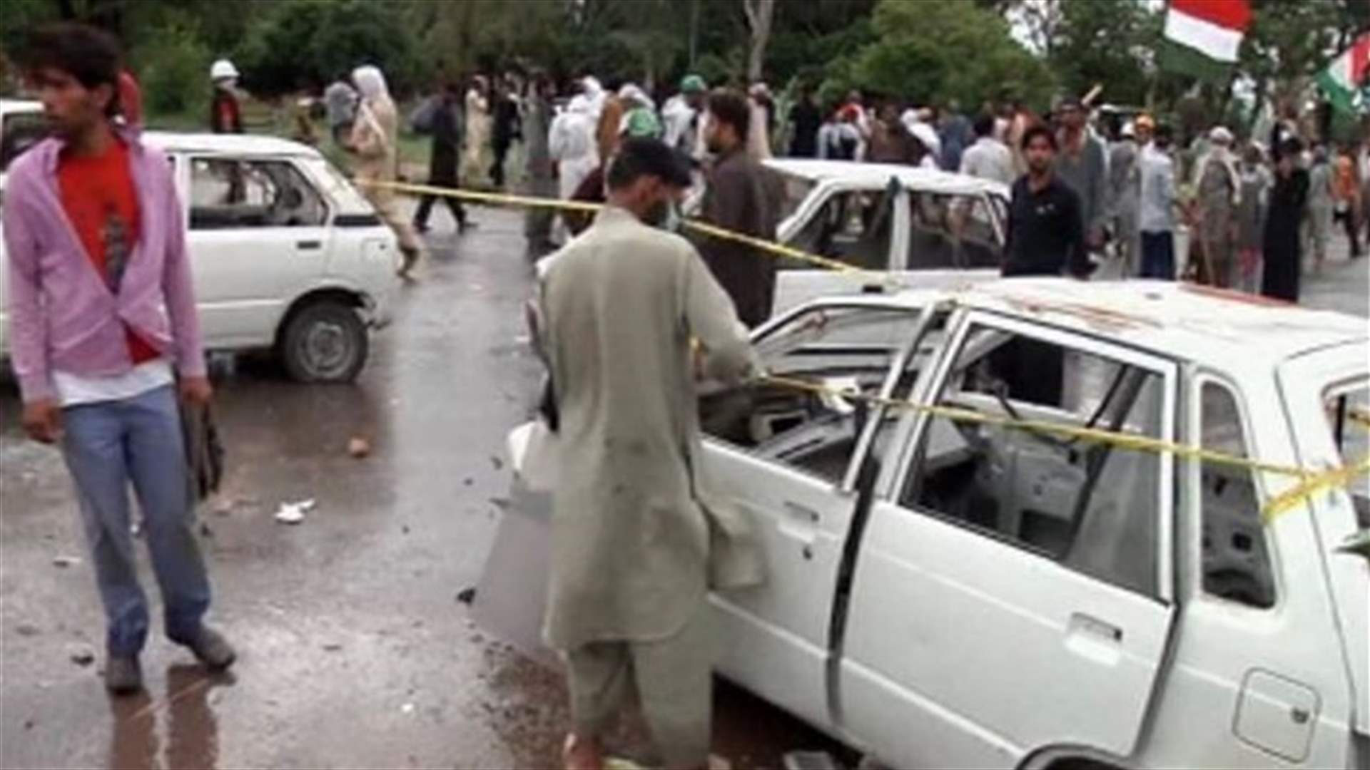 Clashes resume in Pakistani capital, police fire teargas