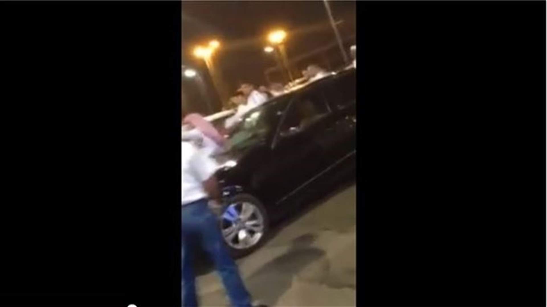 بالفيديوـ عراك بالرياض بين عضو بهيئة الأمر بالمعروف وبريطاني متزوج من سعودية
