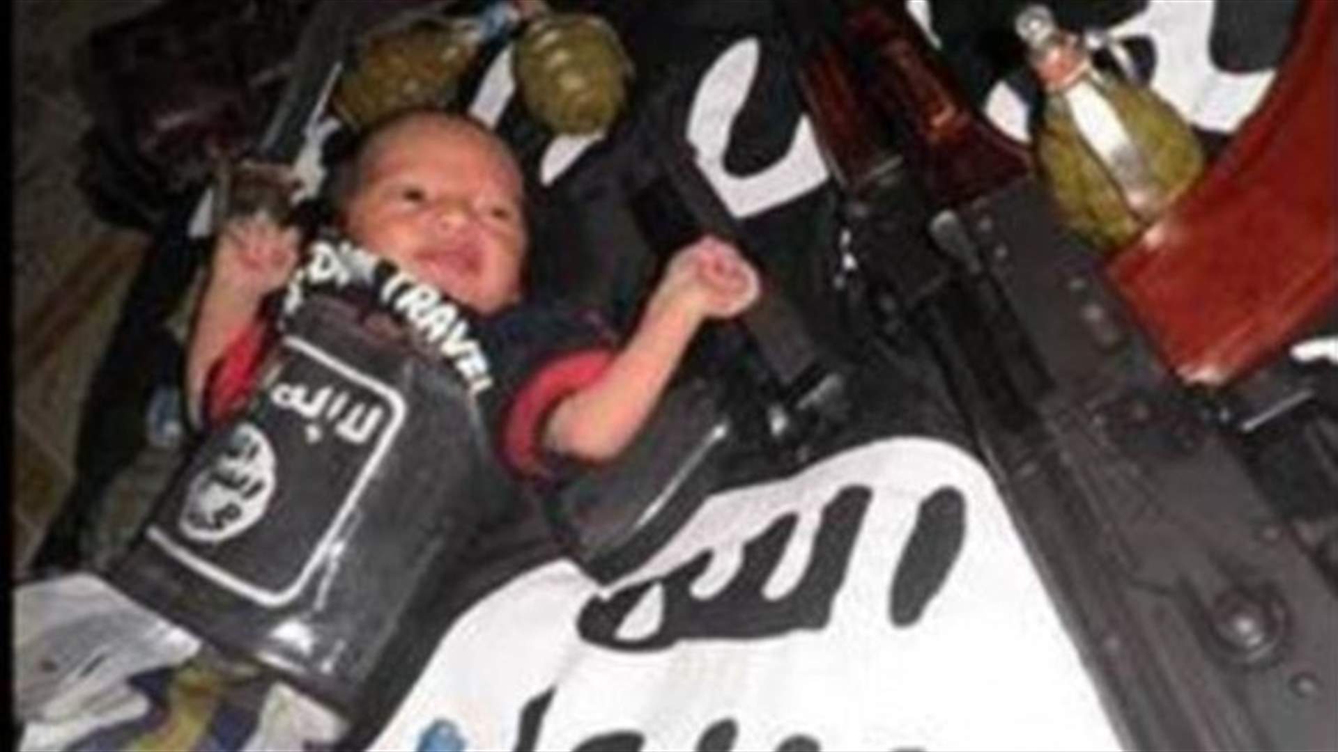 بالصورة: داعش تجنّد طفلاً دون السنة
