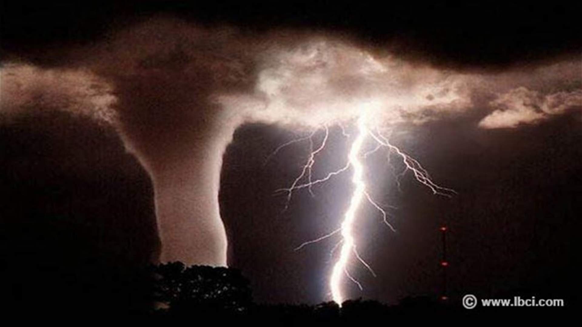 Hurricane Norbert dumps rain on Mexican Pacific, one man killed