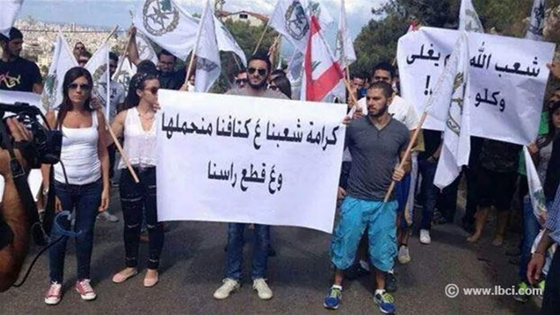اعادة فتح الطرق في صيدا وزحلة و قصرنبا وقطع طريق سجن روميه