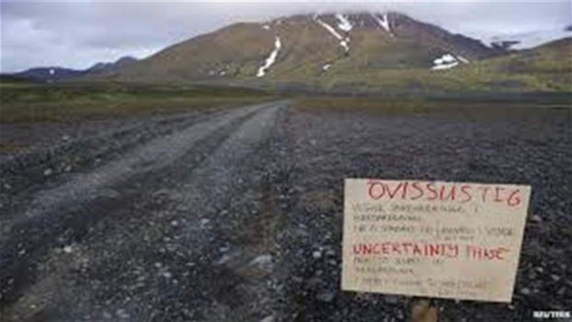 Earthquake shakes Iceland volcano, still no ash