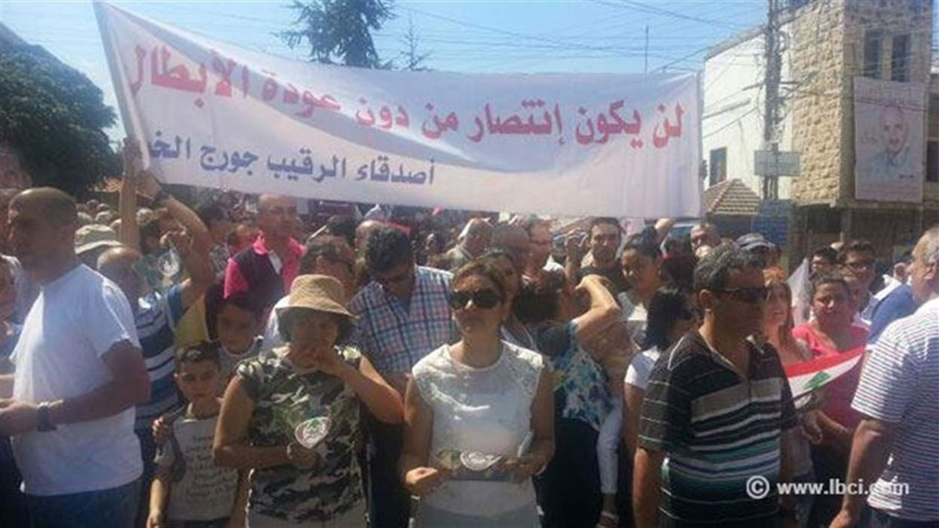Citizens block various roads in Akkar, demand release of abducted soldiers