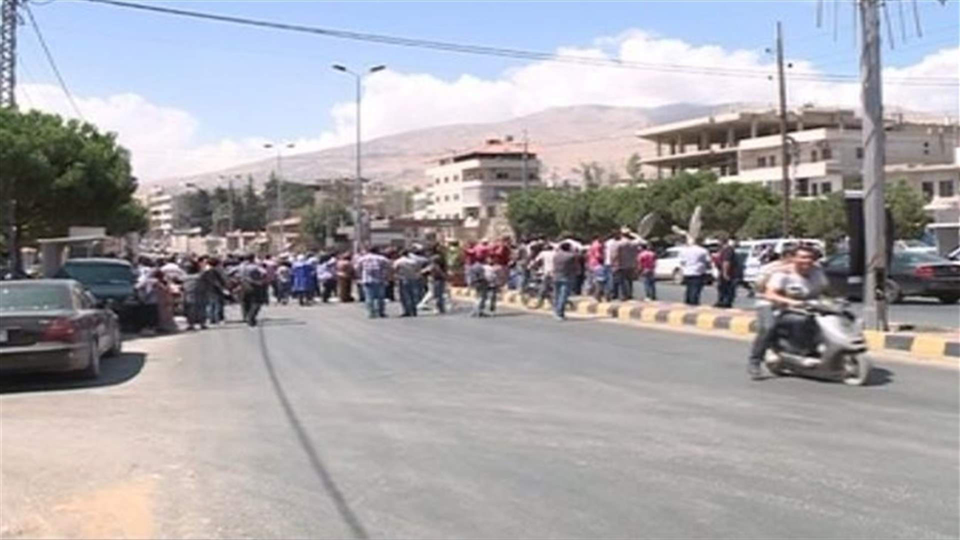  وقفة احتجاجية لأهالي مخطوفي عرسال في قب الياس
