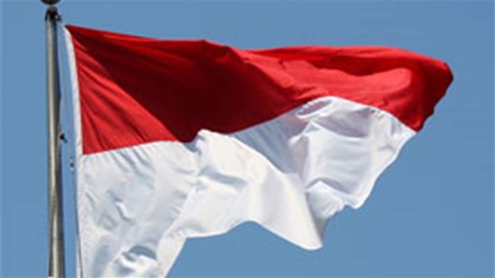 Strong earthquake hits off eastern Indonesia