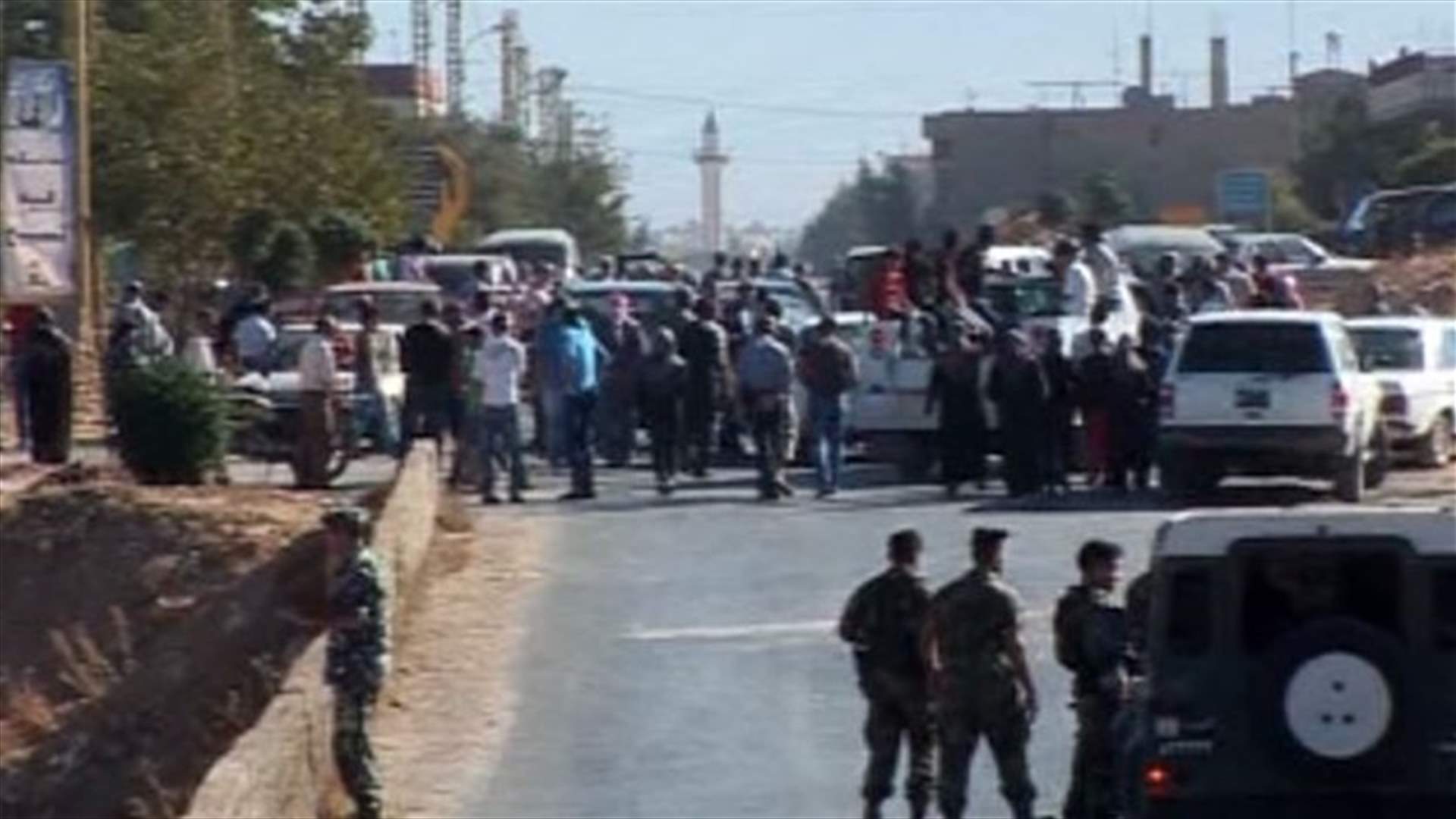 REPORT: Residents of al-Bazalieh town block road, call for releasing the hostages 