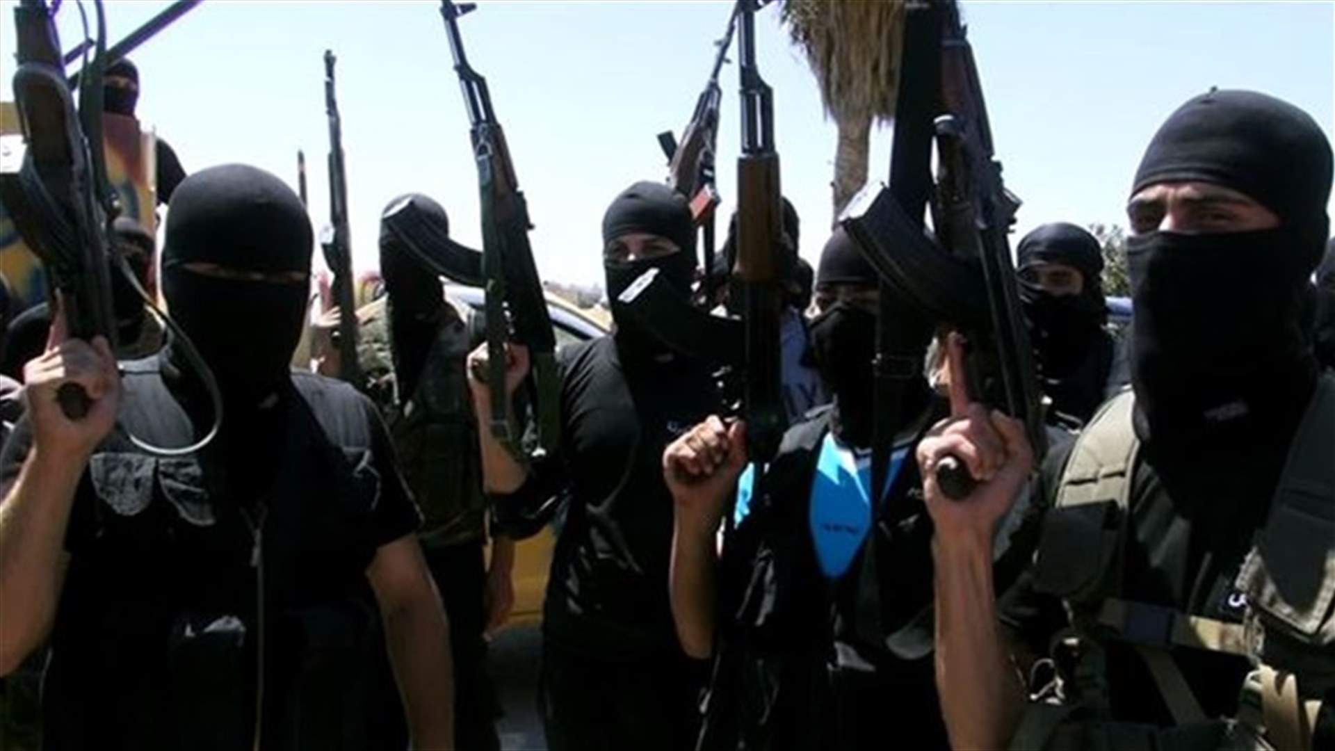 930 شخصا من سكان فرنسا على علاقة بالقتال في سوريا والعراق