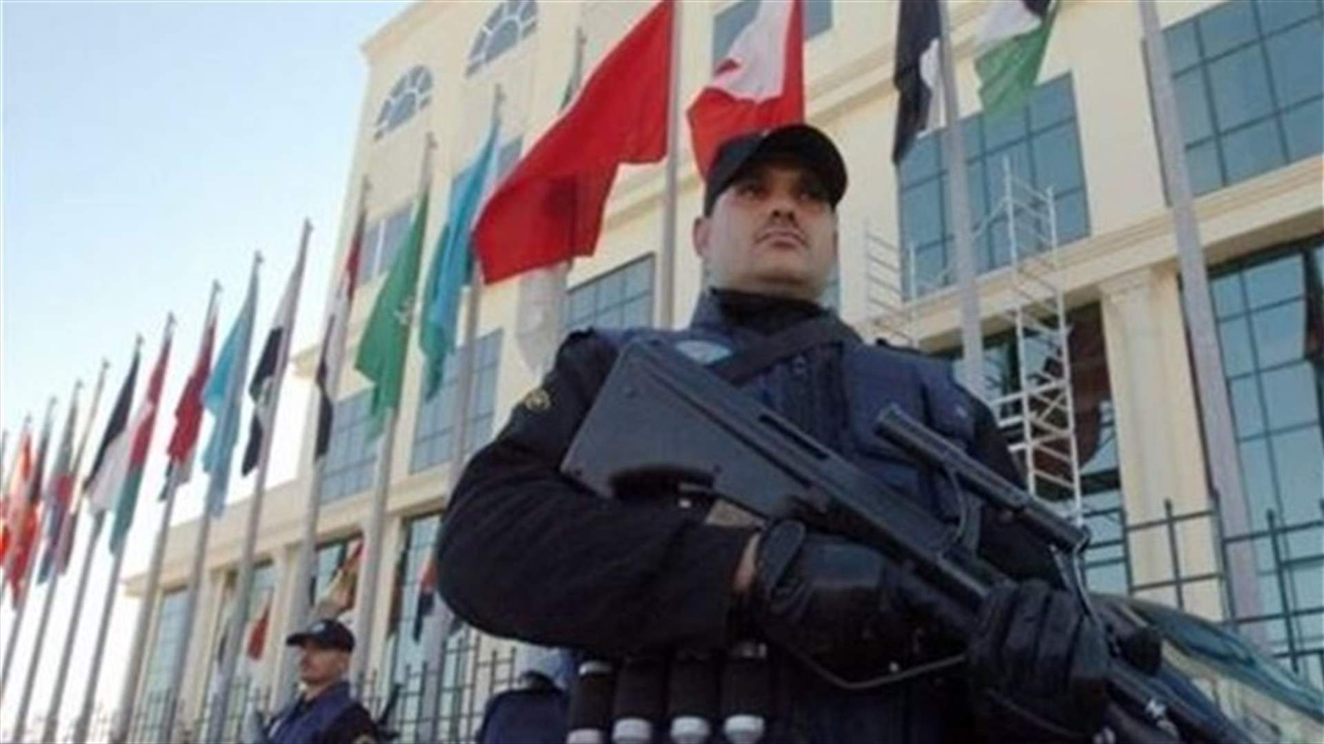 Tunisian forces and militants clash near border, one killed