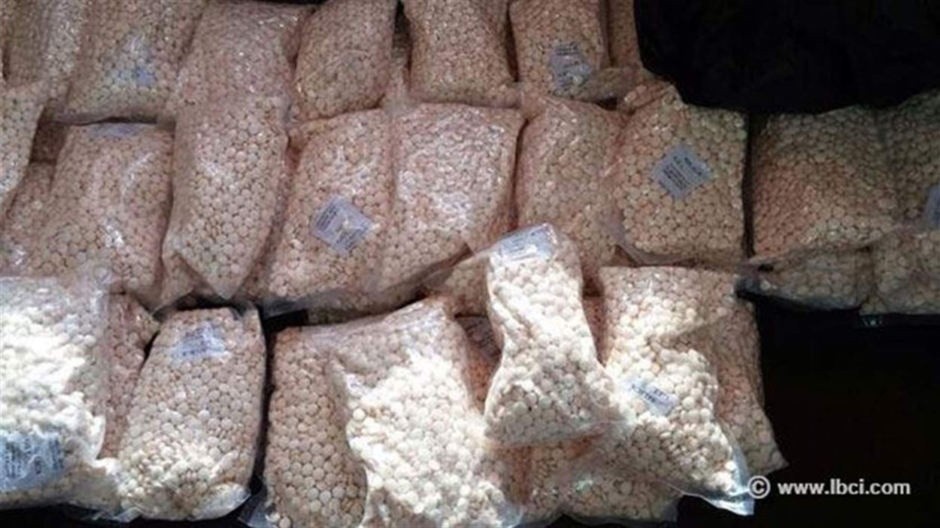 بالصور - مصادرة 198 ألف حبة كابتاغون في بيروت
