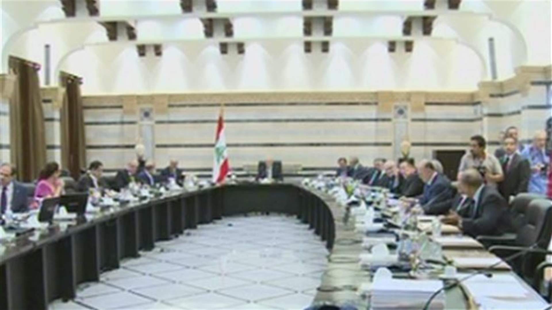 مجلس الوزراء يقرر عقد جلسة لبحث نزوح السوريين