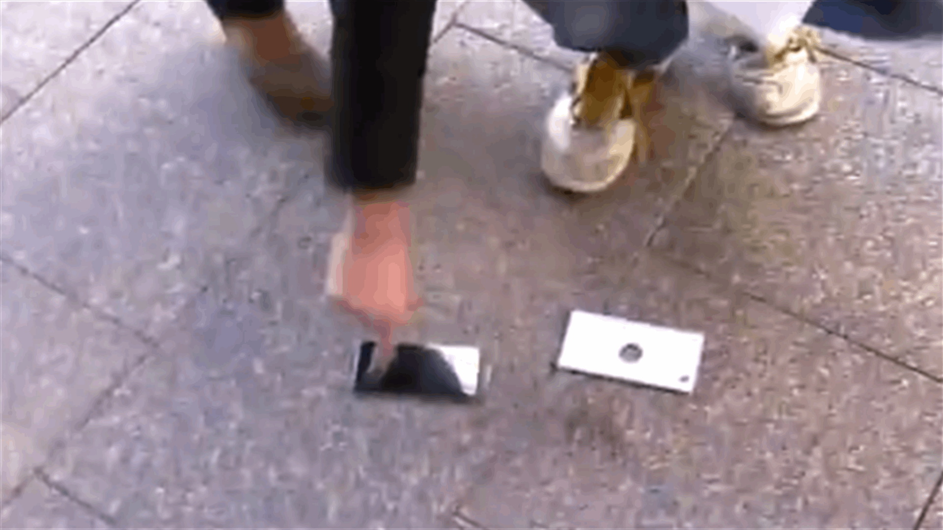 The First Person to Buy The New IPhone6...Drops it!