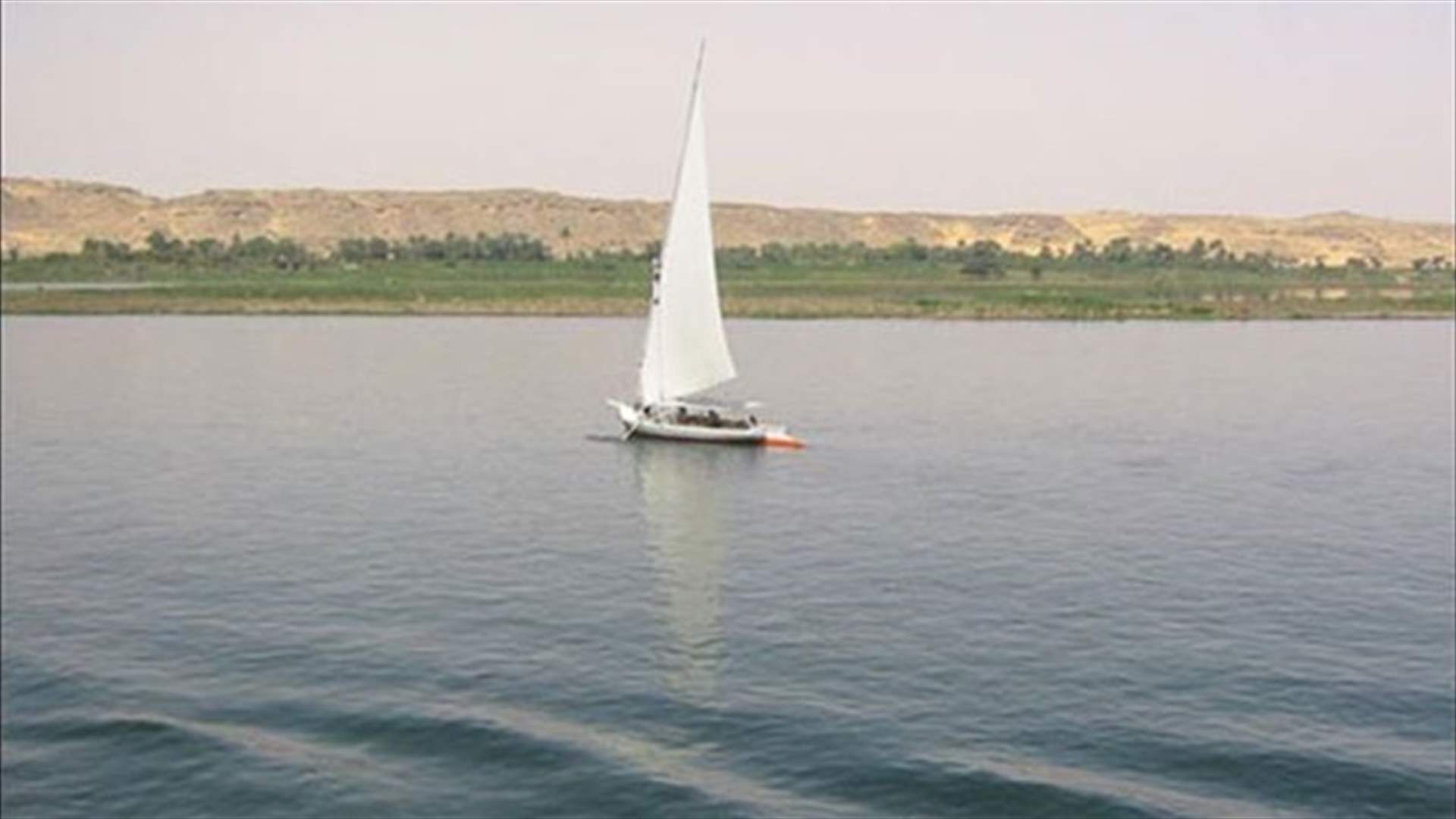  أب يخطف ابنه على متن زورق شراعي 