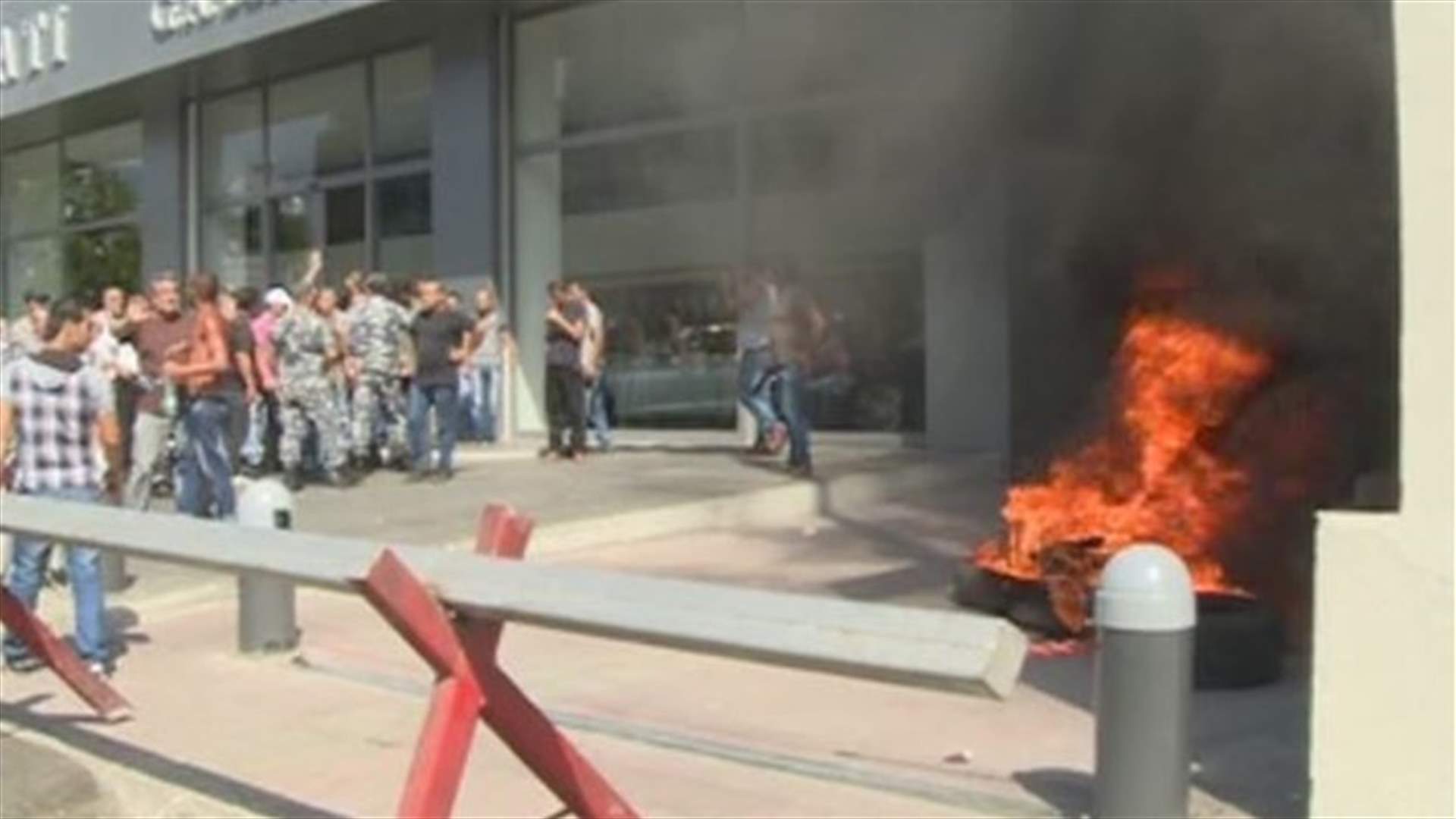 REPORT: EDL contract workers hold protest before the KVA company in Dora