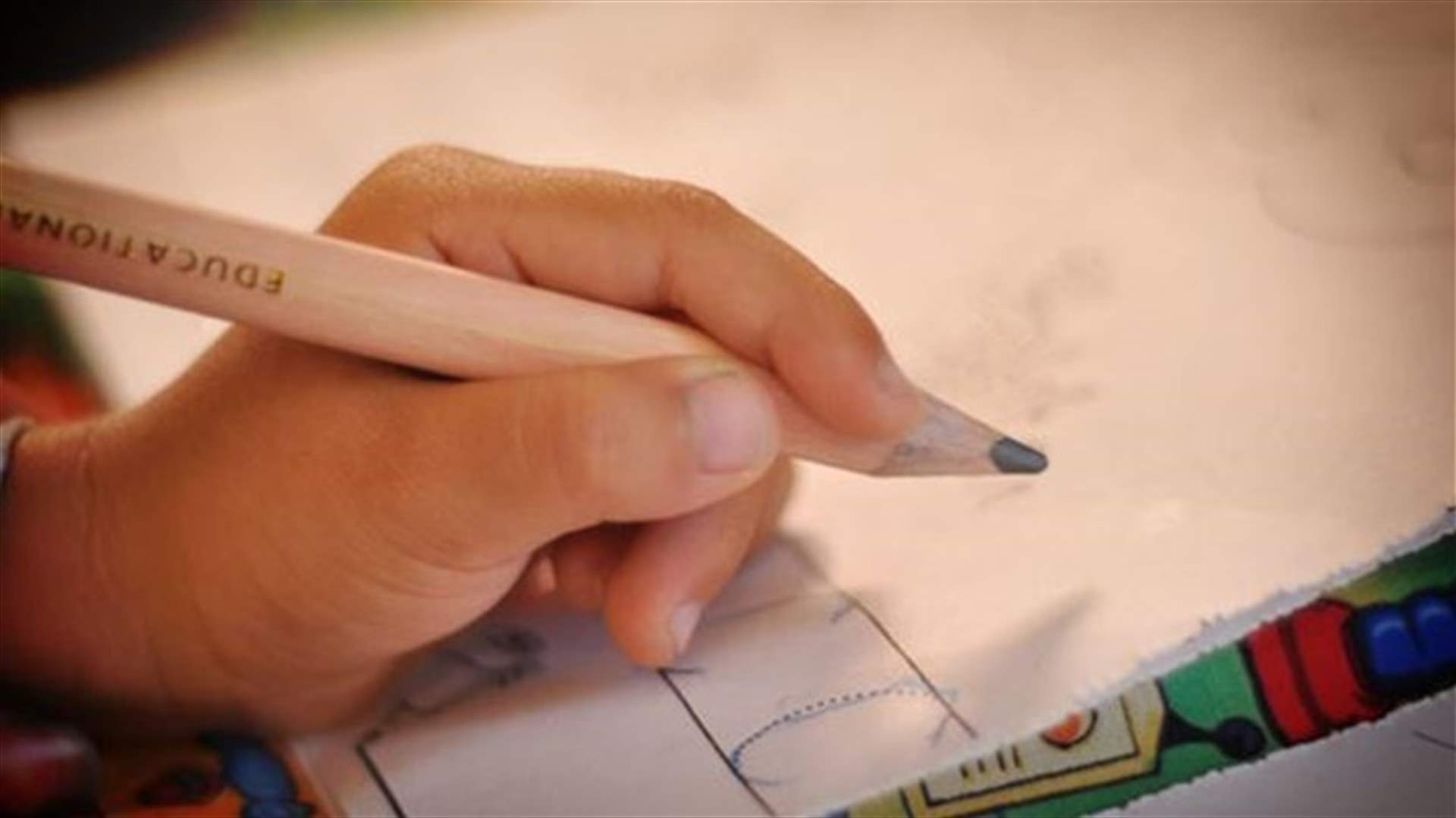 غضب من ابنه لعدم اكماله واجبه المدرسي فقتله