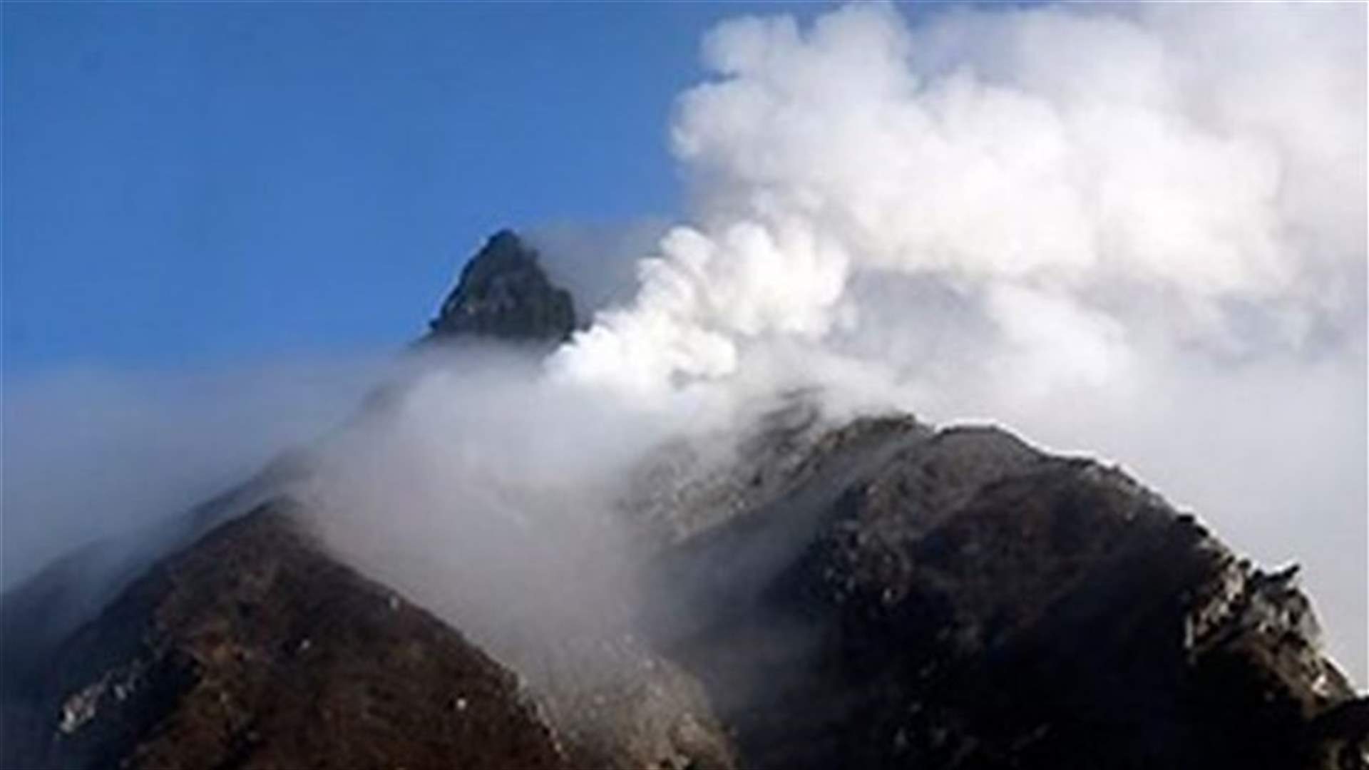 Volcano in western Indonesia erupts again