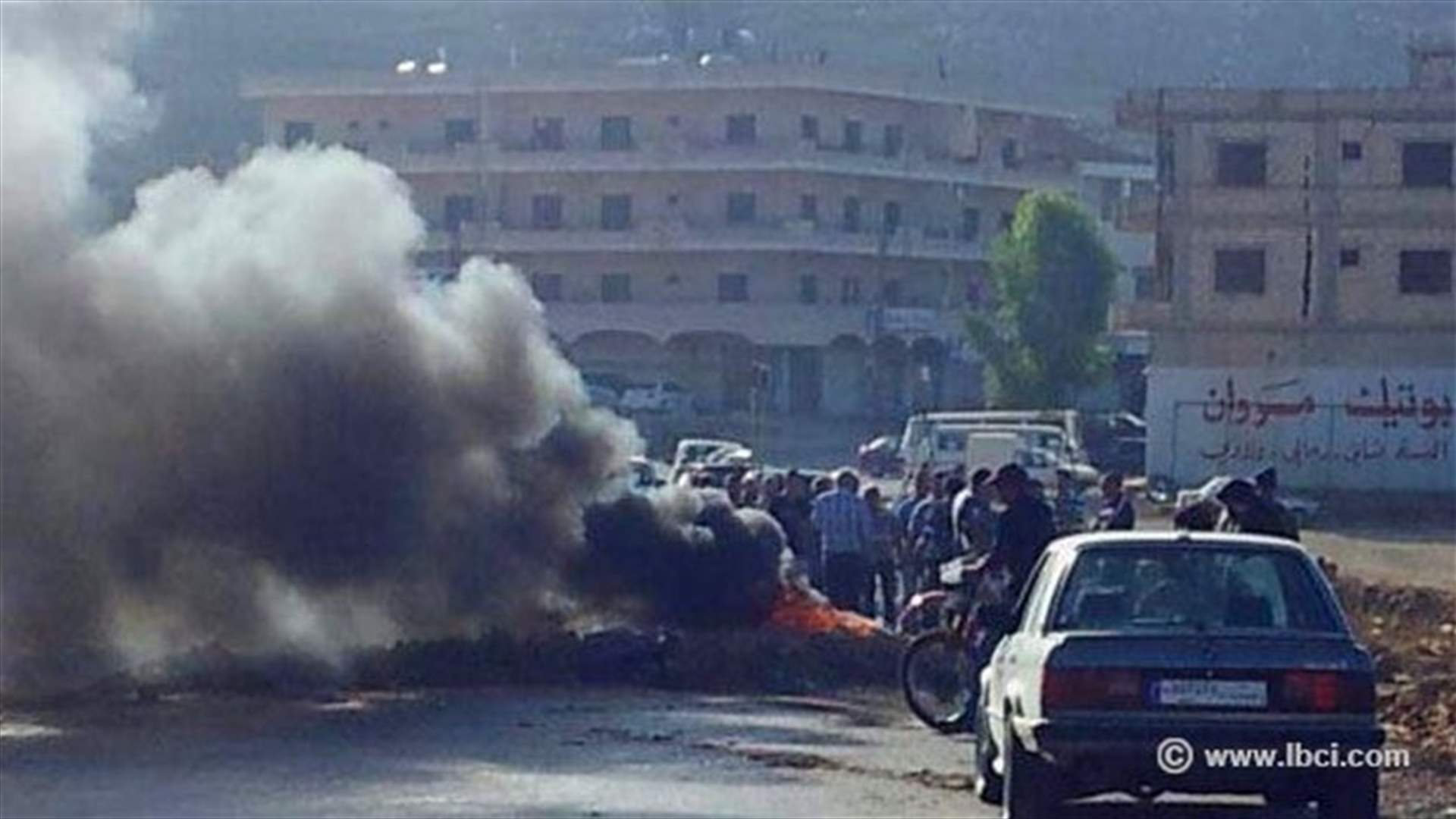 الاستمرار في قطع طريق ضهر البيدر والقلمون