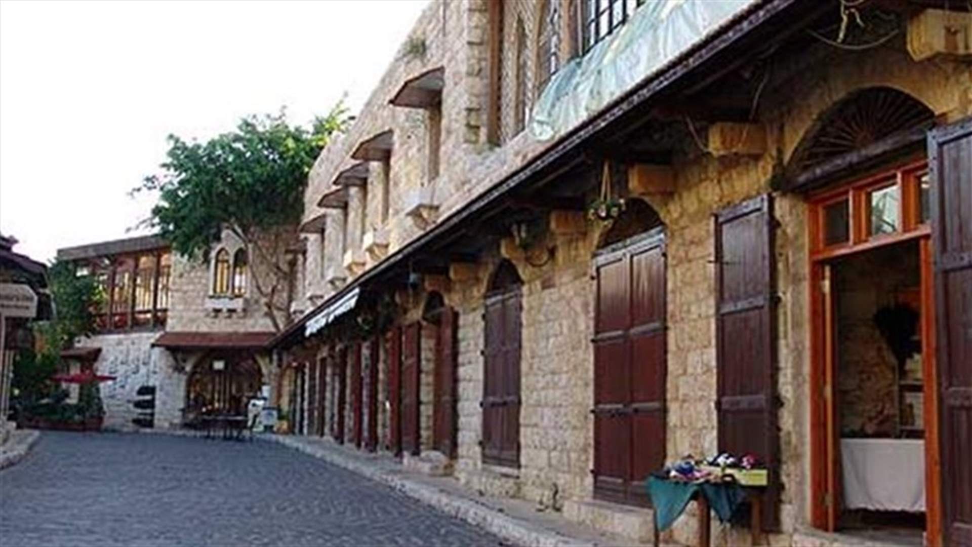 ISF unit arrests three men on suspicion of belonging to an extremist group in Jbeil