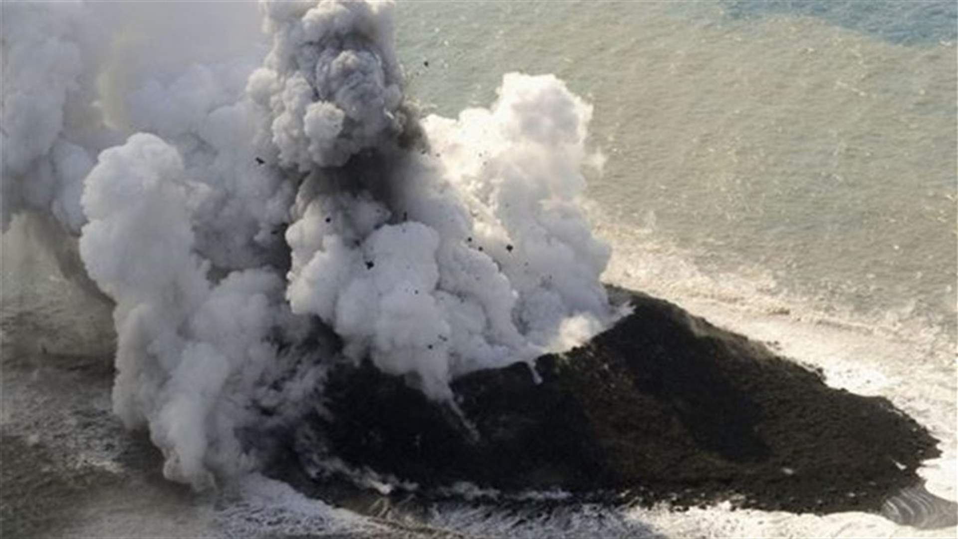 Japanese volcano kills one, over 30 seriously injured